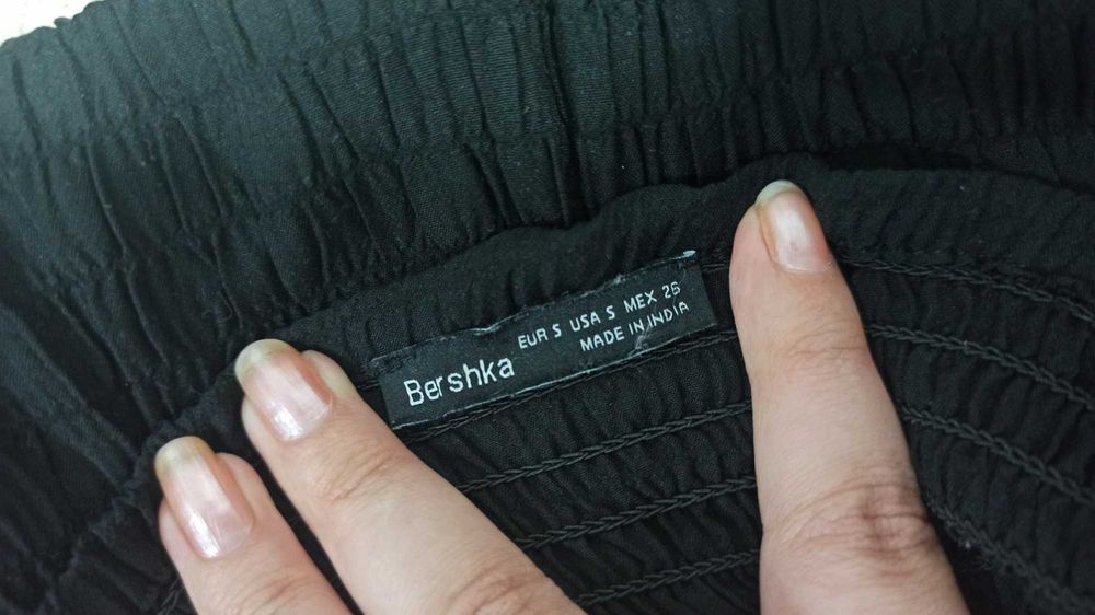 Bershka къса черна рокля с дълъг ръкав