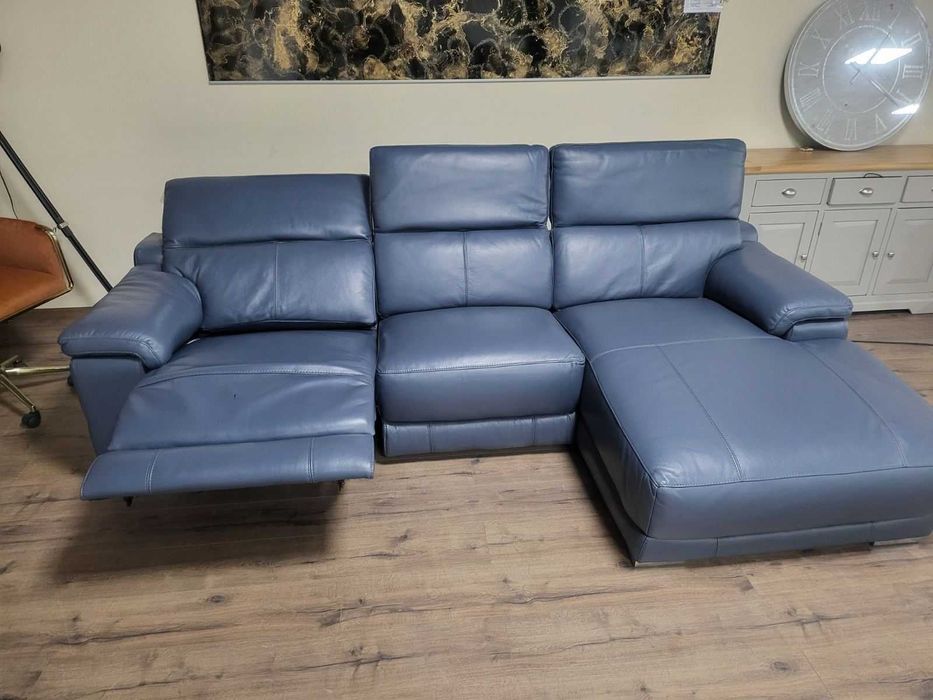 Син кожен ъглов диван Laurence с електрически релакс механизъм