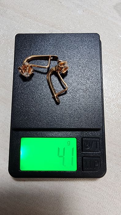 Серьги ссср 583 с якутскими брильянтами. 3.2 мл каждый.