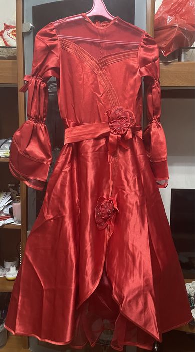 Продам платье вечернее на девочку