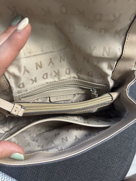 Бежова чанта Dkny естествена кожа