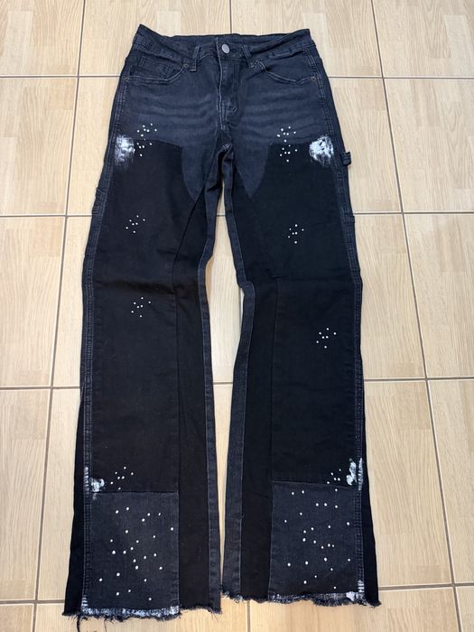 Blugi flared cu pete de vopsea marimea xs