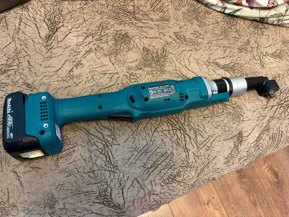Акумулаторен безчетков ъглов динамометричен ключ Makita DFL 302 F