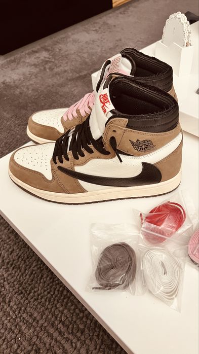 JORDAN 1 Retro High OG Travis Scott