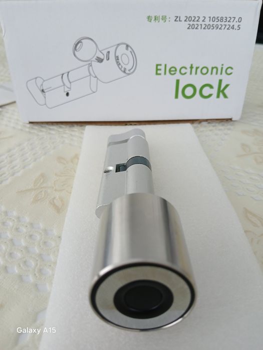 Yală digitală ușa exterioara