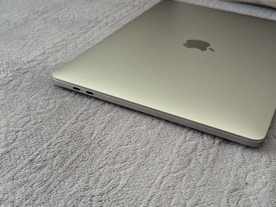 НОВ Macbook Pro 13' M2 2022/16GB Ram/512GB SSD/100% Battery/Space Gray