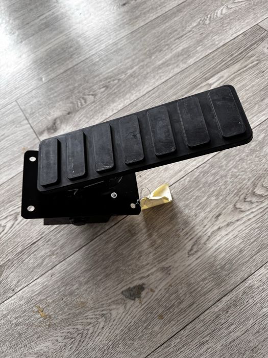 Педаль тормоза в сборе (Brake Pedal Assy)