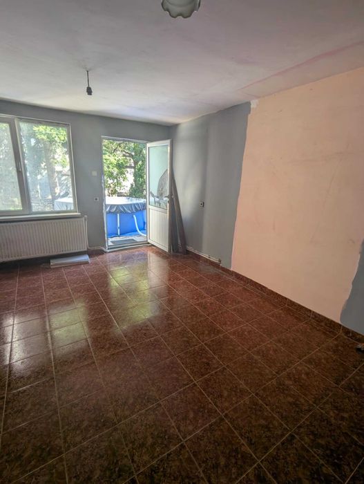 Продавам къща до сп. Марек