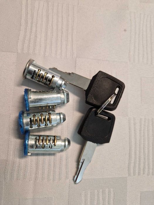 Комплект ключалки и ключове за багажници THULE