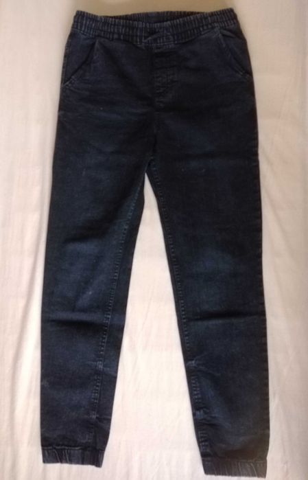 Черни дънки 164 и сиви дънки размери 158 и 164