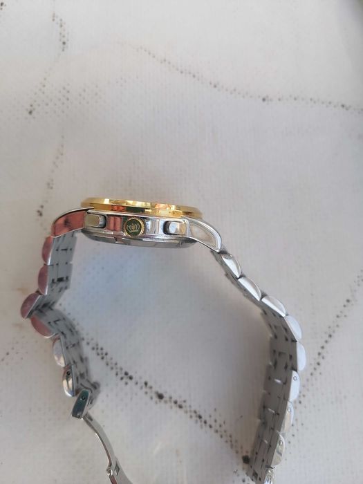 Продавам самонавиващ часовник Olevs водонепроницаем 3атм.