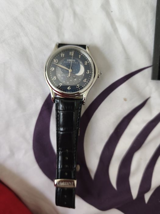 Продавам ръчен часовник