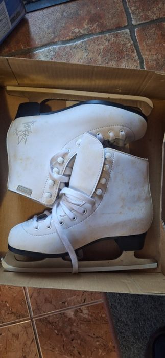 Patine gheata  aproape noi