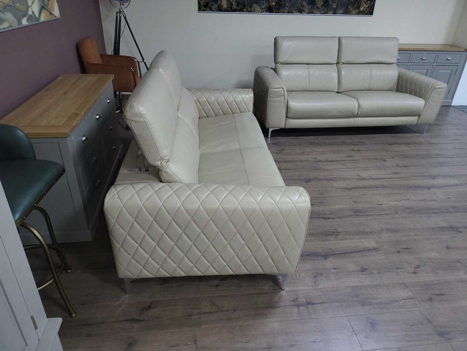 ПРОМОЦИЯ!!! Комплект кремави кожени дивани две тройки