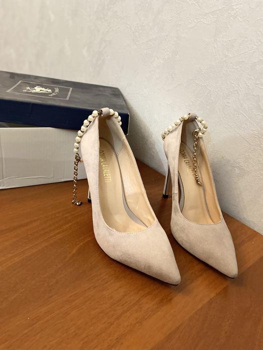 Бежевые вечерние туфли