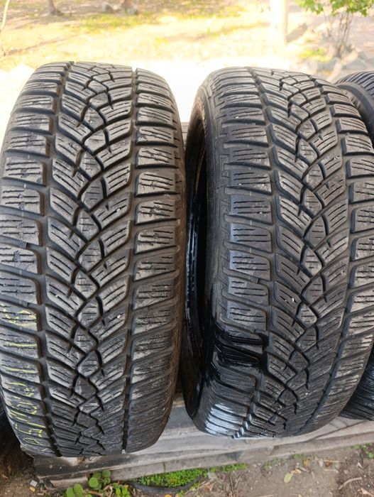 Гуми 205 60 16  и 2 броя джанти
