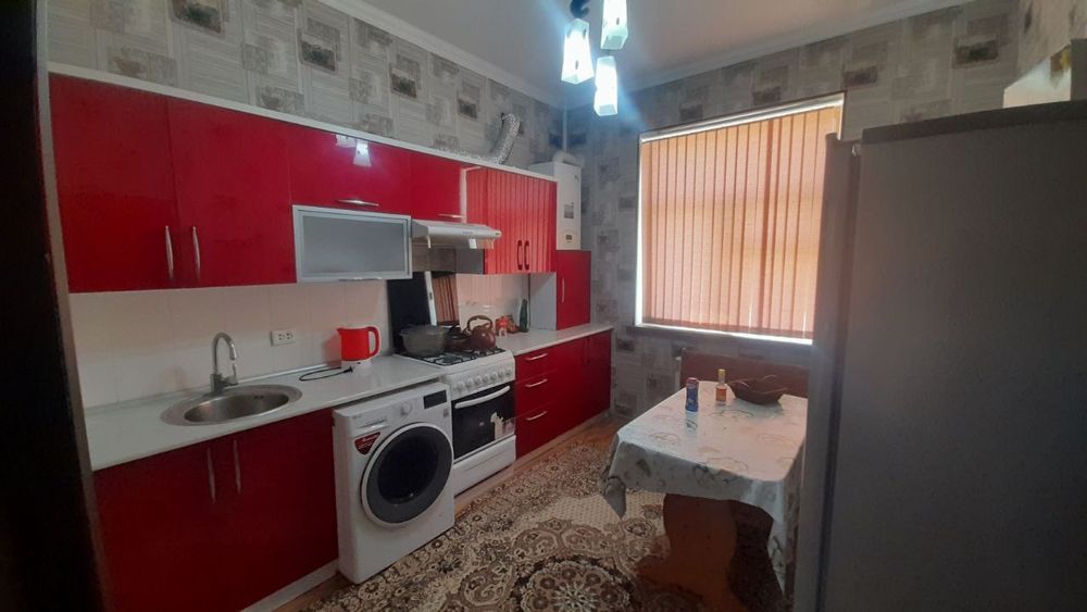 Фаргона шахар хокимят олдида Янги курилган Дом.