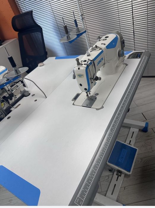 Швейная машинка jack срочно продам