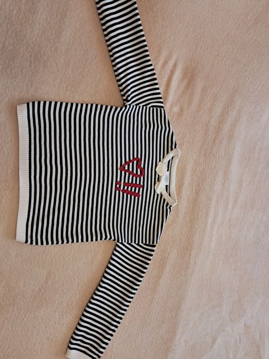 Продам свитер Zara на девочку