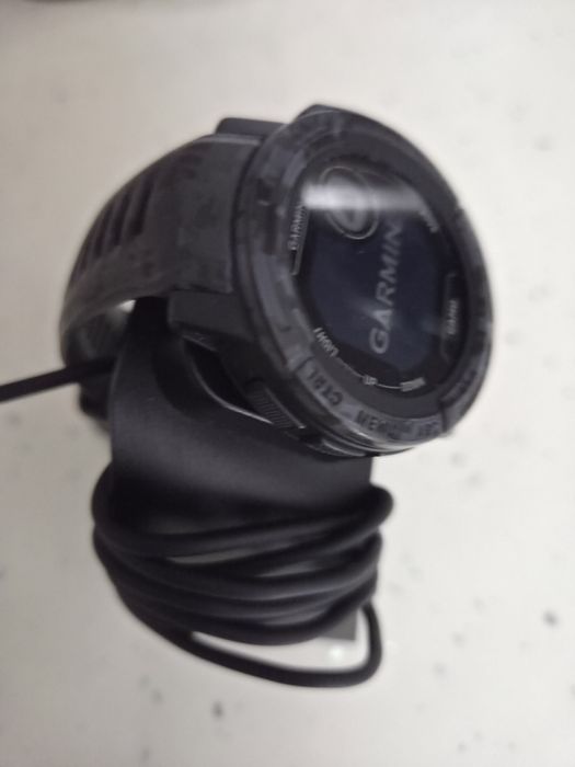 Vând ceas Garmin Instinct 2 Camo