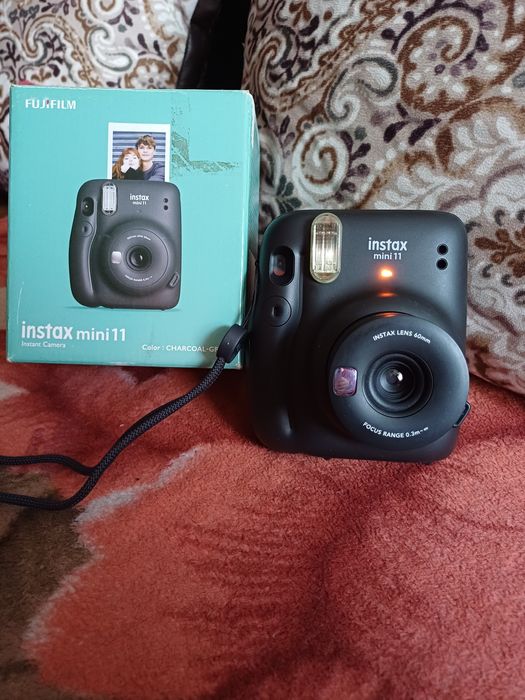 Продам в отличном состоянии instax mini 11