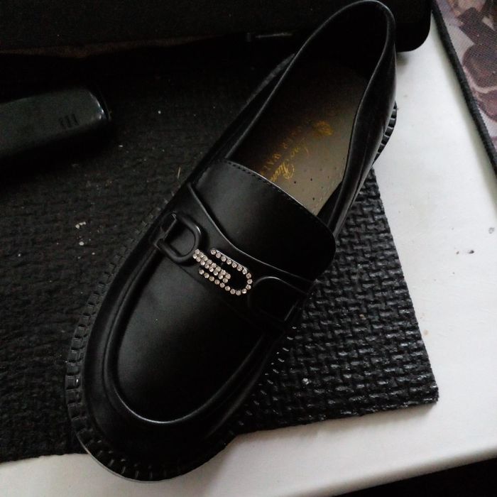 Продам обувь на девочку