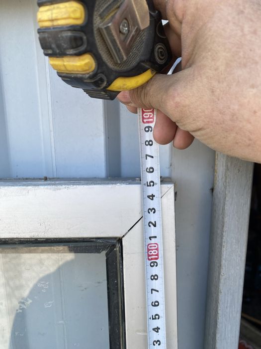 Продается дверь стеклянная