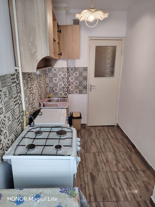 Închiriere garsoniera in Tg Mureș  . etajul 1  Dâmbu Pietros. Zona liniștită  . Imediat ocupabil