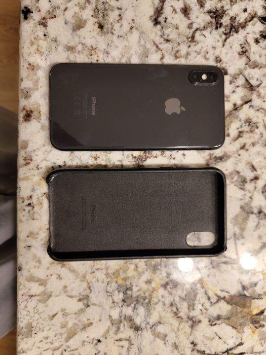 Iphone XS 256GB с два оригинални кожени кейса