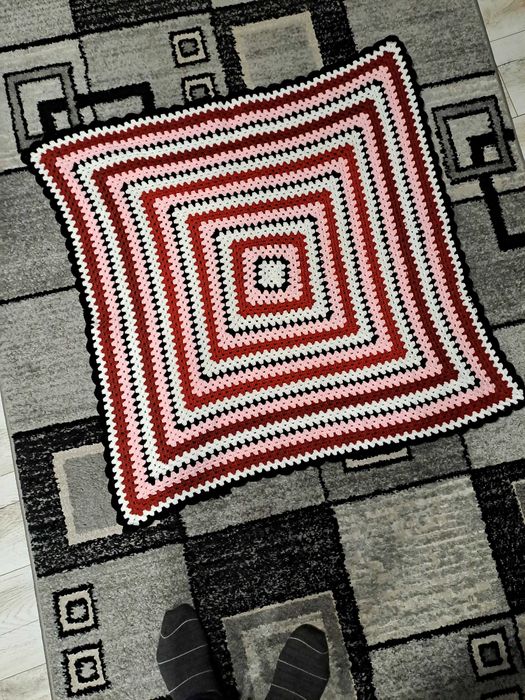 Vand paturica,sosete,caciuli copii si adulti,crosetate manual ,105x105