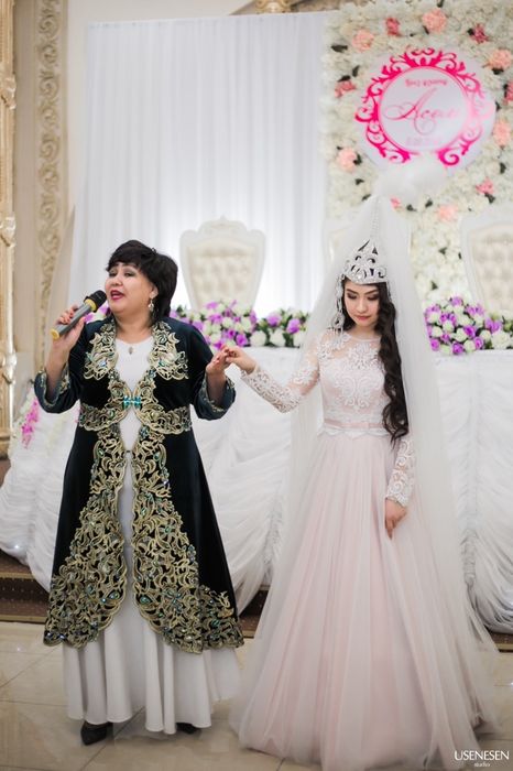 Платье нежно-розовое