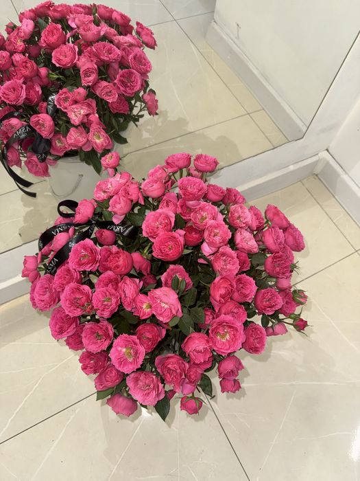 Спрей розы малиновый с коробкой