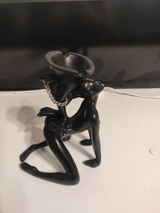 Фигуры из чёрного дерева. Очень редкие.