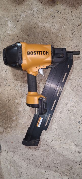 Pistol de cuie pentru lemn