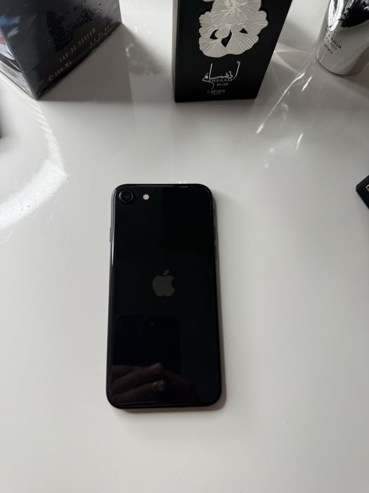 Vând iPhone SE 128GB – stare foarte bună!