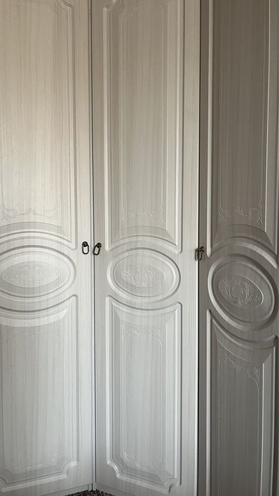 Срочно срочно продам шкафы