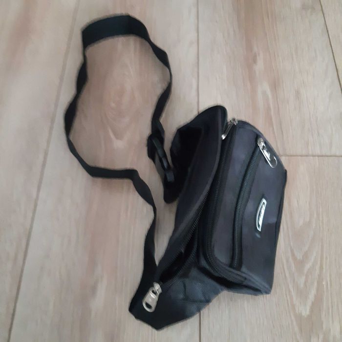 borseta neagra de mijloc pentru barbati