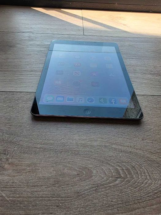 Tableta Apple iPad Air 9,7", 16 GB, Wi-Fi, in stare impecabila