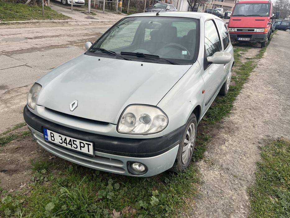 Renault Clio ll  1.4  16 v  2001г.