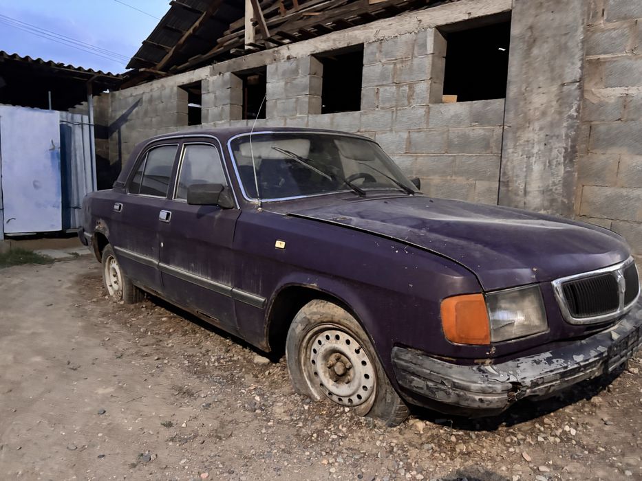 ВОЛГА 2000 году обьем 2.4