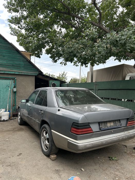 На разбор Мерседес 124