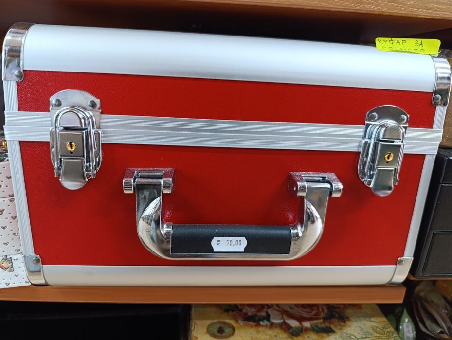 Куфари  за гримове и козметика