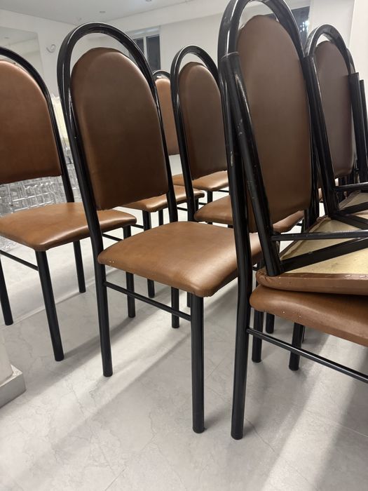 Продам стулья с чехлами