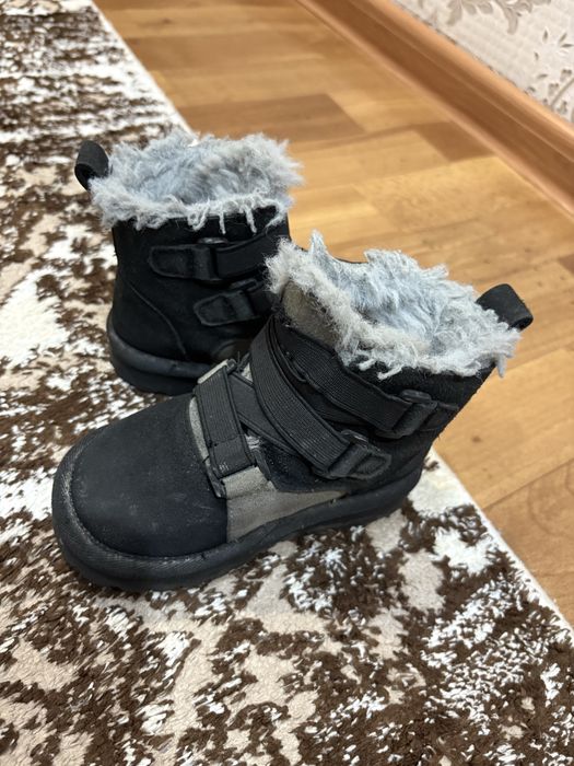 Продам детскую зимнюю обувь