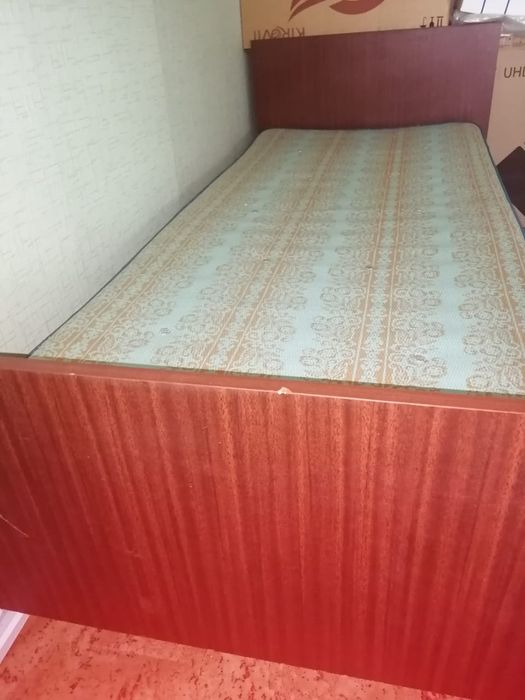 Продам кровать с матрасом