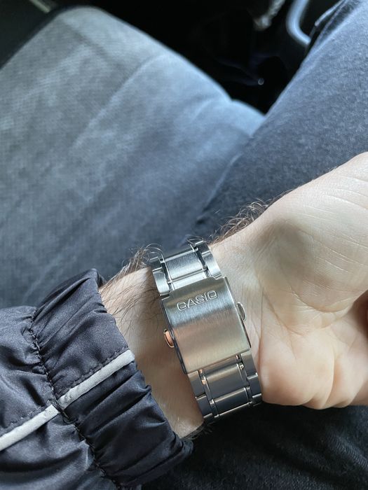 Casio часы наруяные