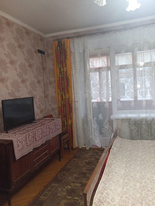 Сдам на длительный срок однокомнатную благоустроенную кв в центре