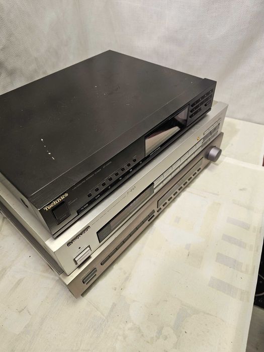 Tuner Pioneer F443 si Technics ST-X999L