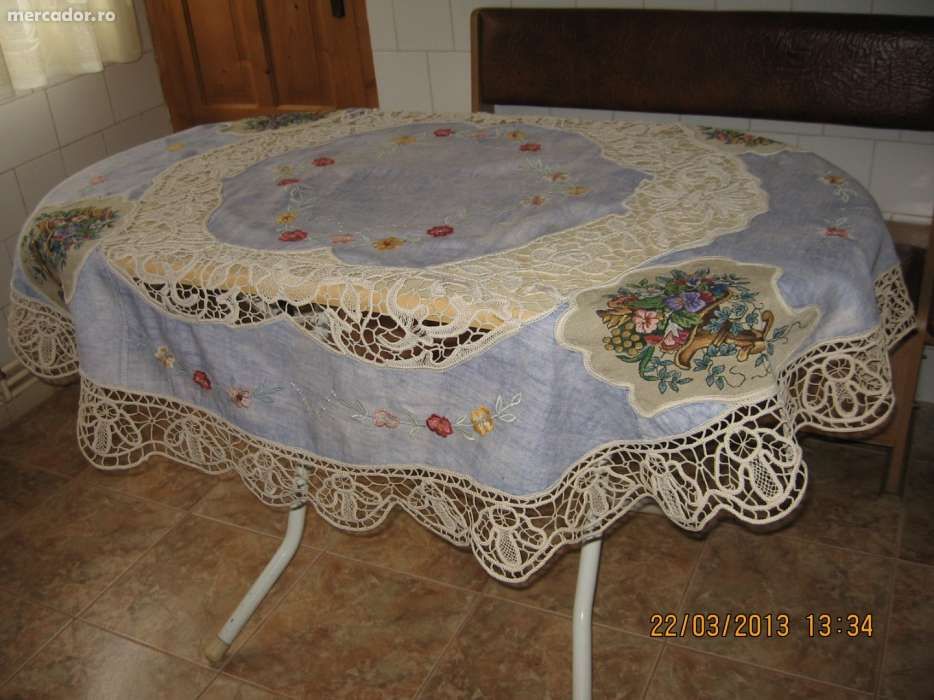 vand fata de masa cu macrame si goblenuri