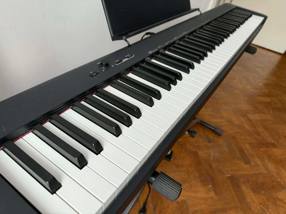 Vând pian digital Casio CDP-S100, în stare perfectă, folosit rar